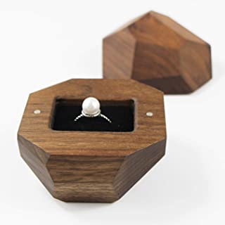 Caja de madera Uooom para anillo con forro de terciopelo negro- marron